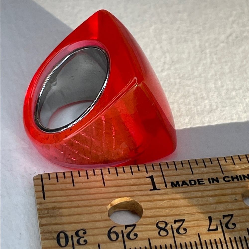 Vintage 1960's Red Orange Translucent Lucite Sz 8 Ring - Picture 6 of 8